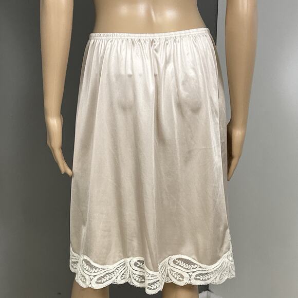Vintage Vanity Fair Beige Nylon Antron III Half Slip Large Scalloped Scroll Lace - Picture 4 of 7